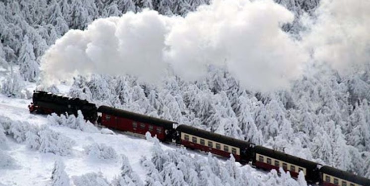 برف و بوران خللی در تردد قطارهای گیلان ایجاد نکرد