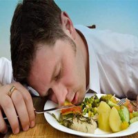 ۸ دلیل احساس خواب آلودگی پس از غذا خوردن