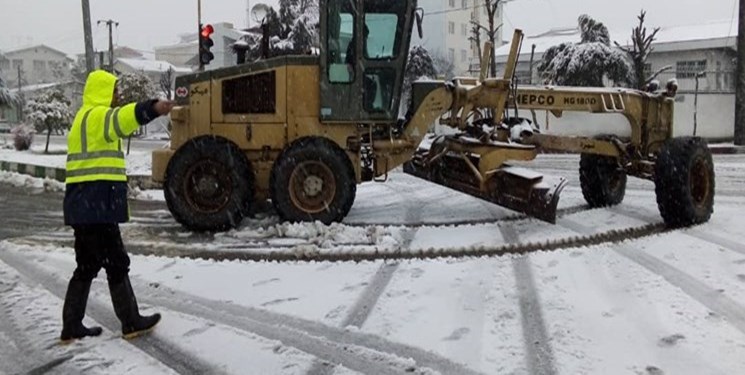 گزارش از بارش برف در گیلان/ تمامی راه‌های مواصلاتی باز است