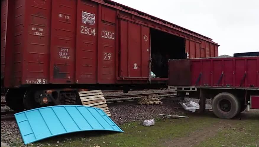 نخستین محموله صادراتی ریلی در ایستگاه راه آهن رشت بارگیری شد
