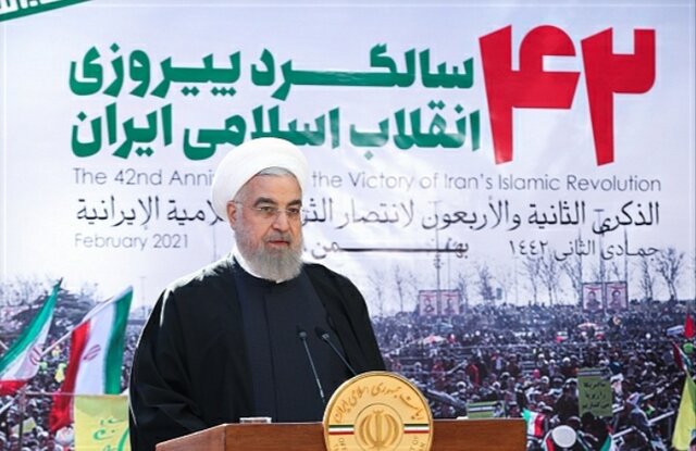 در سخنانی به مناسبت سالروز پیروزی انقلابروحانی: از مردم بزرگوار ایران طلب عفو می کنم