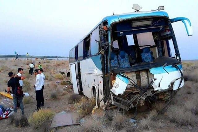 فوت ۵ نفر و ۱۴ مصدوم در تصادف اتوبوس با کامیون در رودان