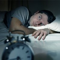 دلایل بیدارشدن‌های مکرر شبانه چرا نصف شب از خواب بیدار می‌شوید؟