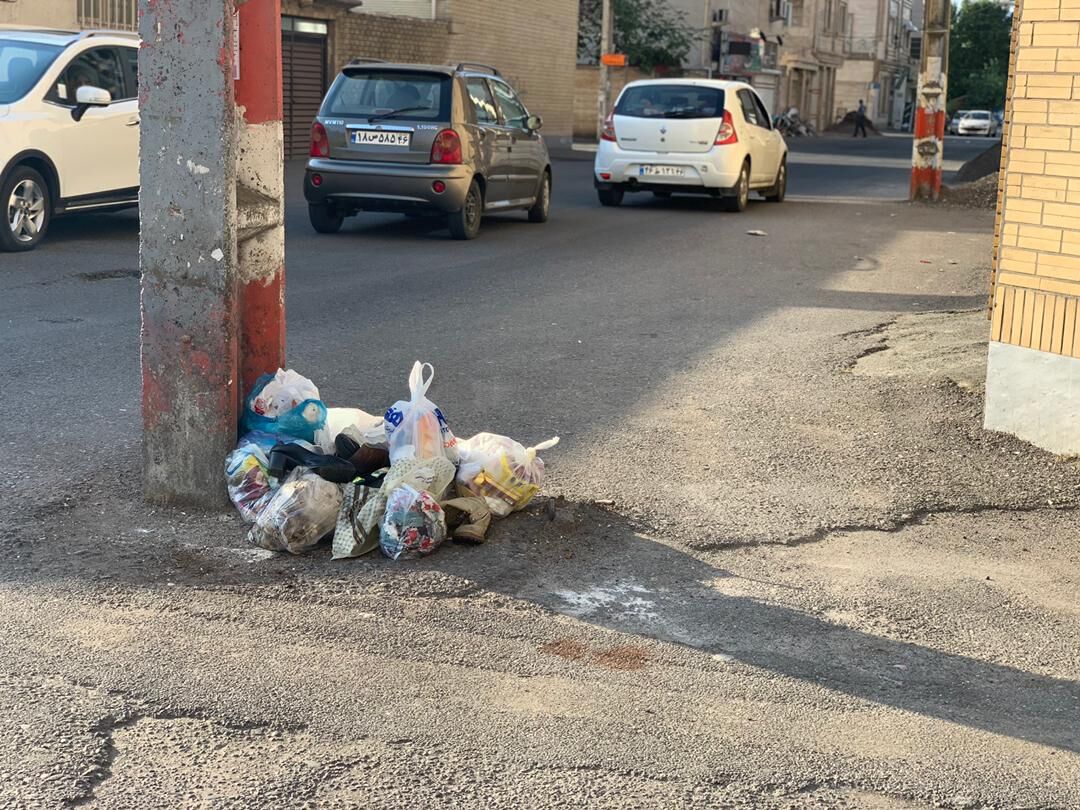 خیابان خوابی زباله‌های شهر باران