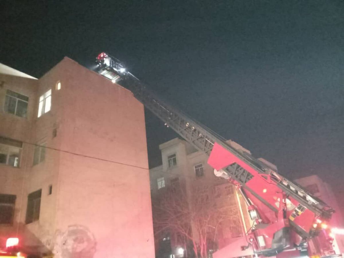 آتش‌سوزی خوابگاه ۱۰ طبقه در خیابان کریمخان