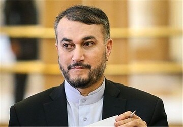 وزیر خارجه: جمهوری اسلامی از میز مذاکره فرار نکرده است / پیام های غیر مستقیم میان ایران و آمریکا در حال تبادل است