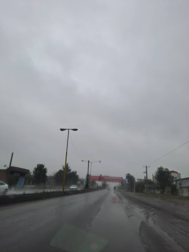 🔺آسفالت اتوبان رشت _کوچصفهان بعد از یک ماه، و پس از اولین بارش باران به این شکل در آمد!! 🙄🙄