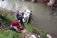 راننده ۴۸ ساله بعد از سقوط به رودخانه جان خود را از دست داد