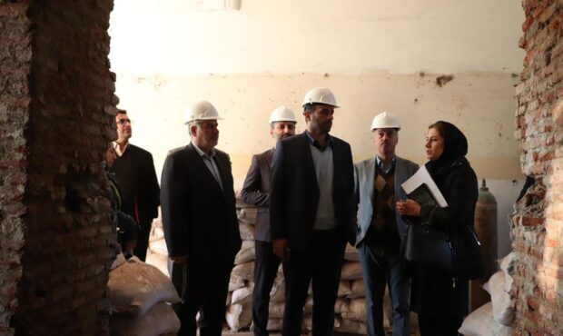 رحیم شوقی  از روند مرمت عمارت بلدیه بازدید به عمل آورد