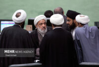 ریزش قابل توجه تعداد نمایندگان روحانی در ادوار مجلس