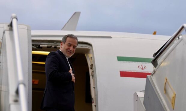 عراقچی یک روز قبل از دور چهارم مذاکرات با آمریکا، راهی عربستان شد عراقچی یک روز قبل از دور چهارم مذاکرات با آمریکا، راهی عربستان شد