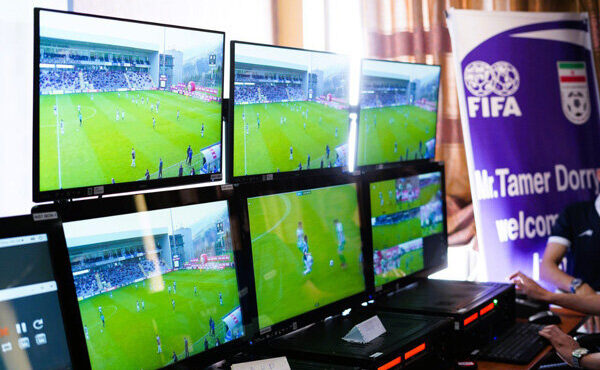 اشتباه داوری در چند بازی لیگ برتر تاثیر داشت؟/ VAR به نیمی از لیگ رسید