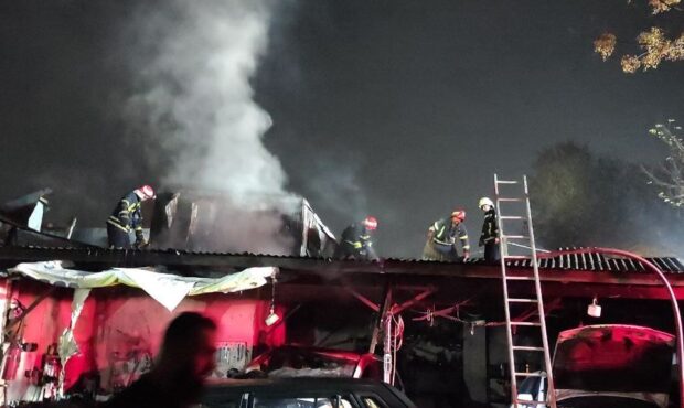 مهار آتش سوزی یک کارگاه مکانیکی در پل عراق رشت، بامداد امروز مهار آتش سوزی یک کارگاه مکانیکی در پل عراق رشت، بامداد امروز