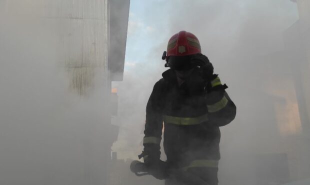 مهار آتش سوزی یک باب خانه ویلایی در بلوار حبیب زاده رشت